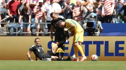 Qué bebida le dieron al árbitro lesionado en EE.UU. vs. Australia para no ser reemplazado Qué bebida le dieron al árbitro lesionado en EE.UU. vs. Australia para no ser reemplazado