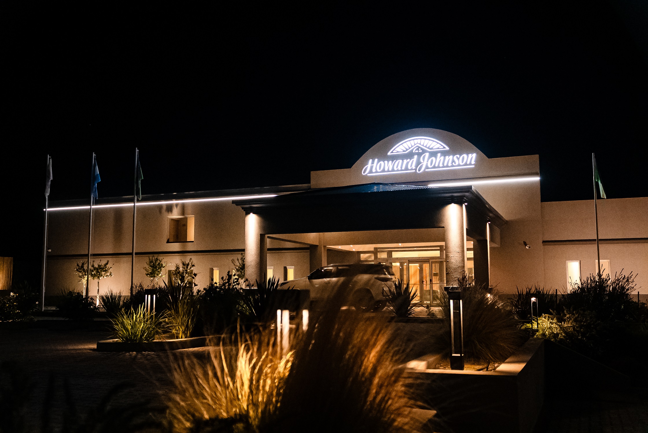 hj-bahia-blanca_fachada-nocturna-1-1