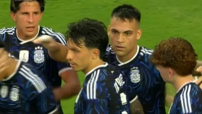 Lautaro cambió por gol un penal dudoso y Simeone estiró la ventaja tras una gran jugada Lautaro cambió por gol un penal dudoso y Simeone estiró la ventaja tras una gran jugada