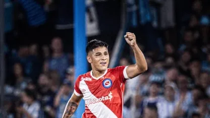 Leandro Lozano se hace la revisión médica y firma contrato con Boca