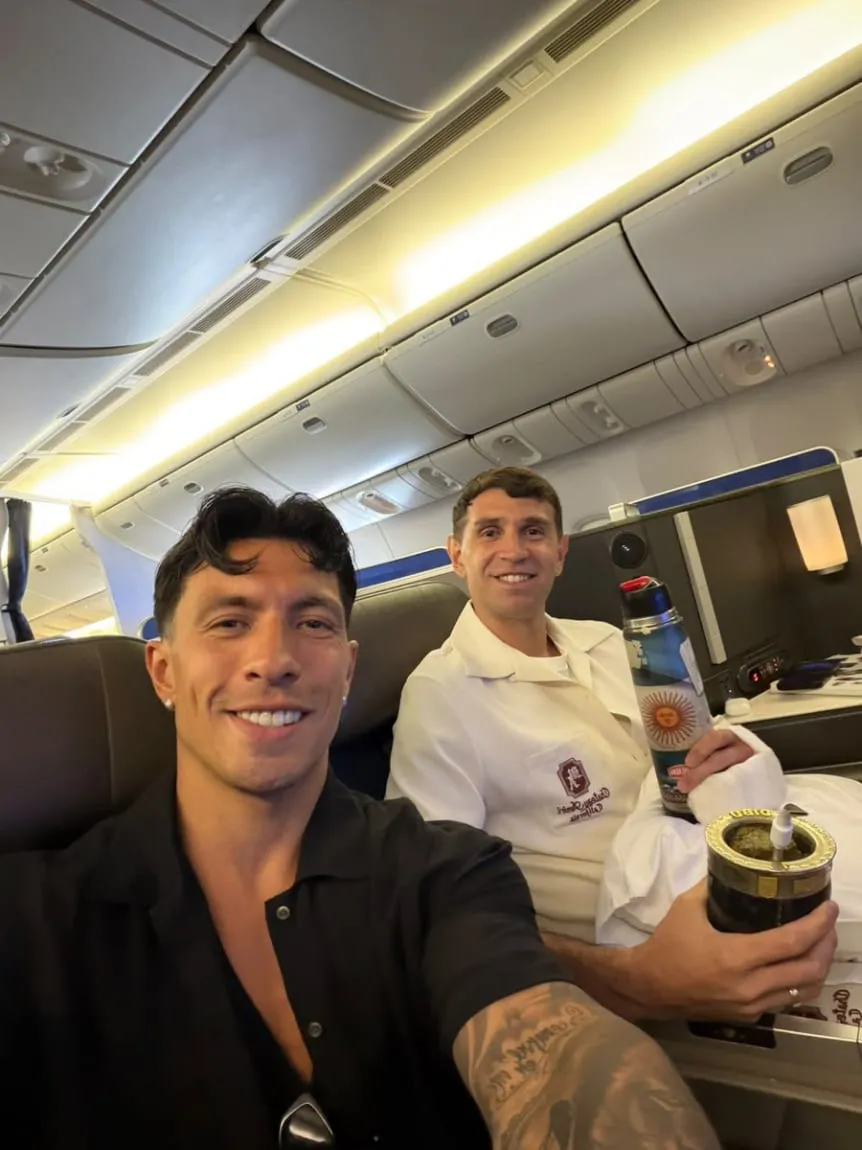 Lisandro Martínez y Dibu Martínez Lisandro Martínez y Dibu Martínez