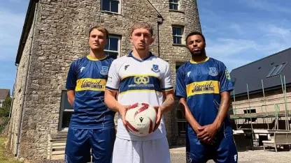 Llantwit Major, el "hermano pequeño de Boca Juniors" que homenajeó al Xeneize con sus camisetas Llantwit Major, el "hermano pequeño de Boca Juniors" que homenajeó al Xeneize con sus camisetas