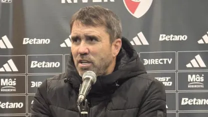 "Me está puteando medio país" y "nunca me tocó pasar por esto": las fuertes frases de Coudet tras una nueva derrota de River "Me está puteando medio país" y "nunca me tocó pasar por esto": las fuertes frases de Coudet tras una nueva derrota de River