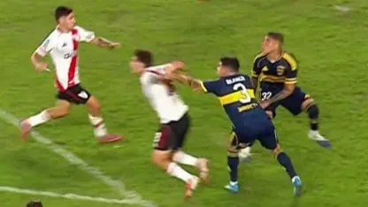 Úbeda en TyC Sports: “El empujón de Blanco a Martínez Quarta fue penal”