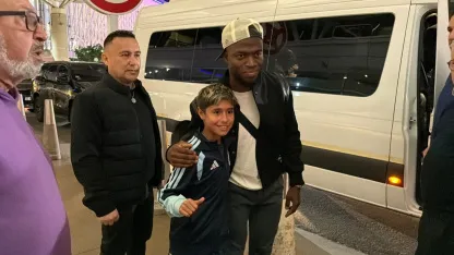 Valencia llegó a Argentina para sumarse a Boca: revisión, firma y cuándo podría debutar