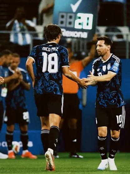 Nico Paz y Messi Nico Paz y Messi