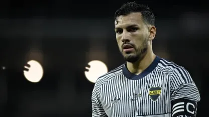 Paredes volvió a encender las alarmas en Boca: salió lesionado ante Vélez