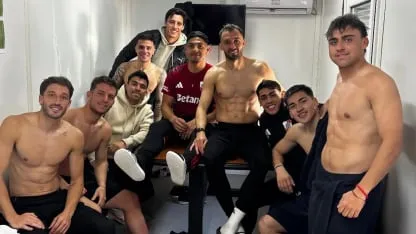 Los futbolistas apartados en Cantilo junto a Marcos Acuña y Santiago Beltrán.